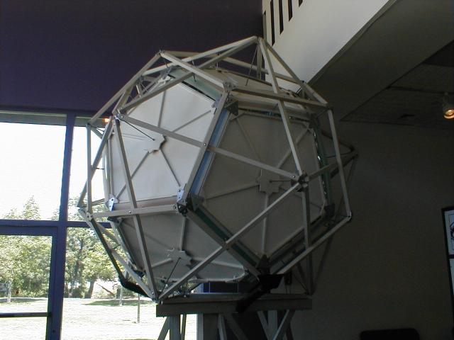 Outside dodecahedral mirrors