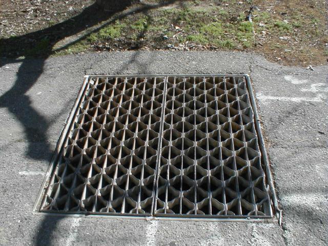 Metal grating